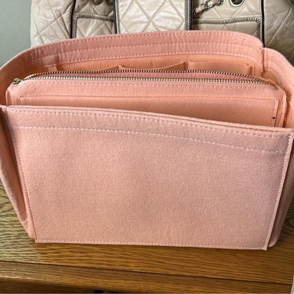 Chanel lambskin 2 way Tote/shoulder bag with insert & COA - Picture 9 of 10